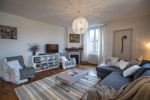 Bright airy spacious apartment Condo in Saint-Gervais-Bains