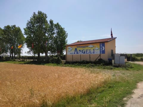 VILLAGGIO degli ANGELI SCERNE PINETO Campground/ 
RV Resort in Abruzzo