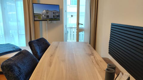 TV and multimedia, Living room, Seating area, Dining area