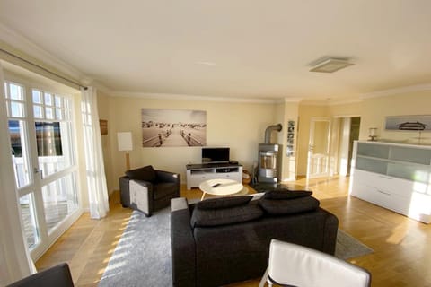 TV and multimedia, Kitchen or kitchenette, Living room, Seating area, pet friendly