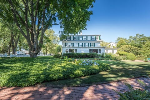 The Huntting Inn Bed and Breakfast in East Hampton