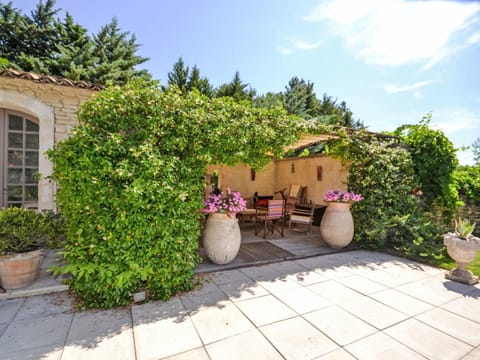 Holiday Home L'Olivier by Interhome House in L'Isle-sur-la-Sorgue