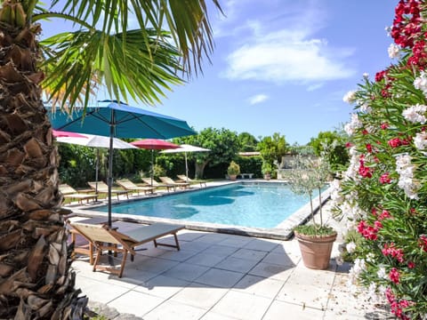 Holiday Home L'Olivier by Interhome House in L'Isle-sur-la-Sorgue