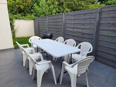 Patio, BBQ facilities, Balcony/Terrace