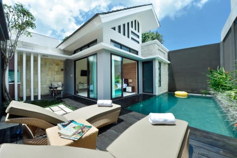 Property building, Patio, Facade/entrance, Day, Natural landscape, Garden, Living room, Decorative detail, Seating area, Garden view, Pool view, Swimming pool, sunbed