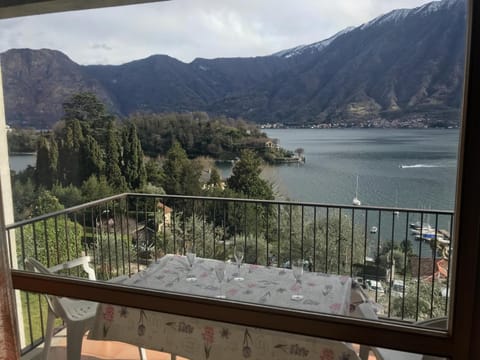 View (from property/room), Balcony/Terrace, Lake view