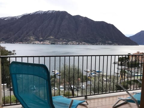 View (from property/room), Balcony/Terrace, Lake view, Mountain view