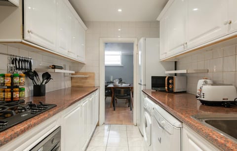 The Kensington Palace Mews - Bright & Modern 6BDR House with Garage Condo in City of Westminster