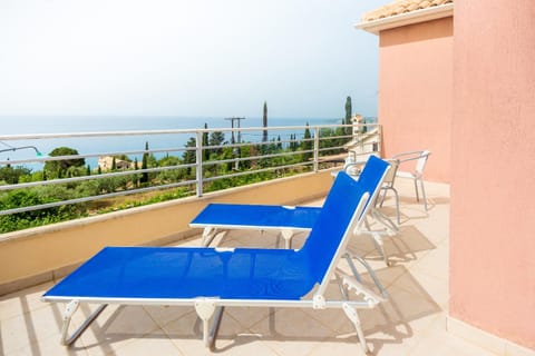 Balcony/Terrace, Mountain view, Sea view, sunbed