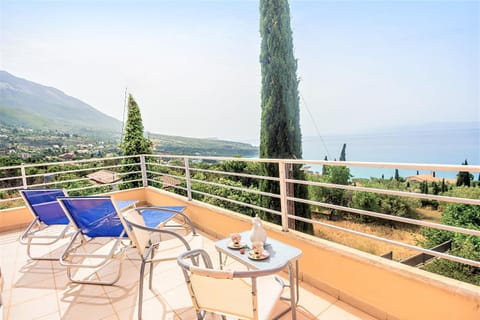 Balcony/Terrace, Mountain view, Sea view, sunbed