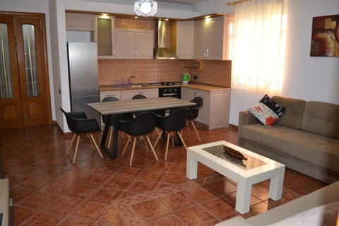 Kela's Central 5 Bedrooms Apartment Apartment in Vlorë