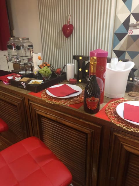 SPABYELLEETLUI spa rouge ou bleu Love hotel in Flanders