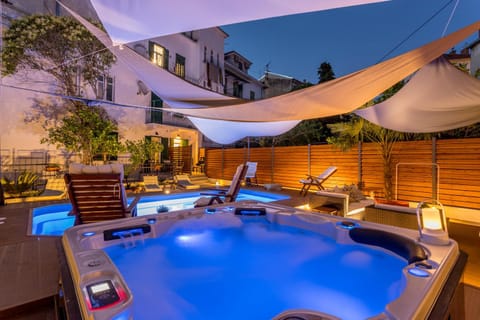Evala luxury rooms with pool and garden Alojamiento y desayuno in Split