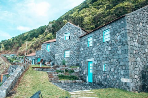 Abrigo da Cascata - Casas de Campo - São Jorge Farm Stay in Azores District