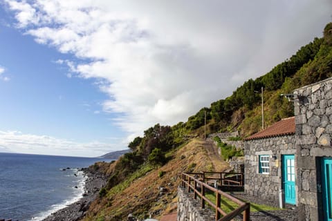 Abrigo da Cascata - Casas de Campo - São Jorge Farm Stay in Azores District