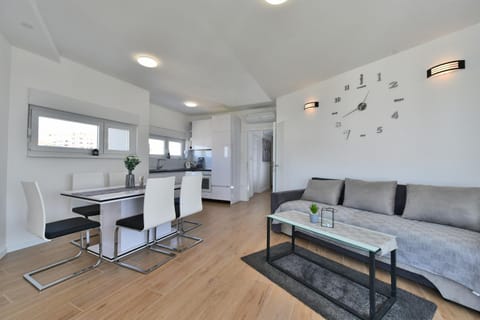 Jozy 2 modern sea view apartment Apartment in Novalja