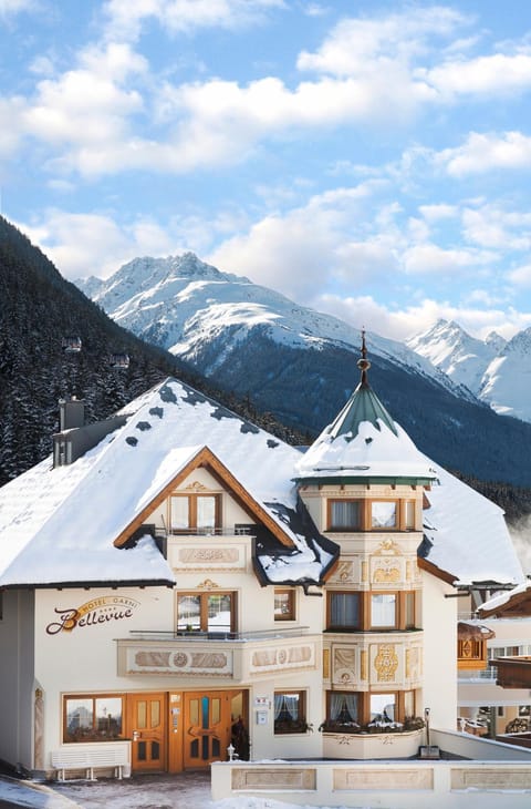 Property building, Facade/entrance, Winter