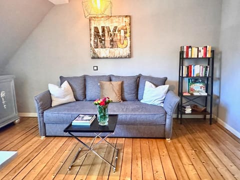 Library, Living room, Seating area