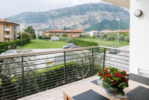 Balcony/Terrace, Mountain view
