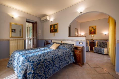 Photo of the whole room, Bedroom, air conditioner