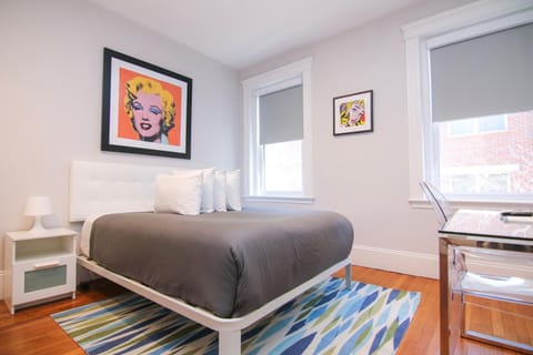 A Stylish Stay w/ a Queen Bed, Heated Floors.. #15 Condo in Brookline