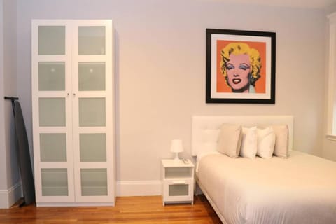 A Stylish Stay w/ a Queen Bed, Heated Floors.. #35 Eigentumswohnung in Brookline