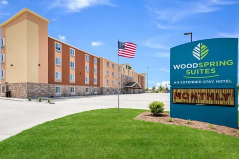 WoodSpring Suites Davenport Quad Cities Hotel in Bettendorf