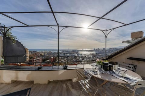 ALTIDO Exclusive Flat for 8, with Stunning City and SeaView Condo in Genoa