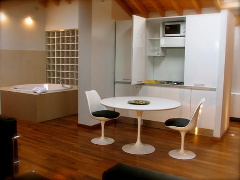Parizzi Suites & Restaurant Aparthotel in Parma