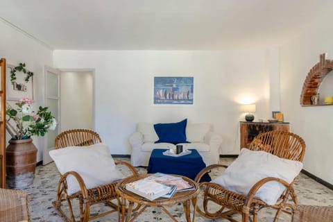 JOIVY Spacious 2 BR Apt with Terrace at the Heart of the Vernazza Apartment in Vernazza