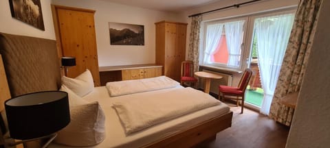 Landhaus Almrausch Bed and Breakfast in Oberstdorf