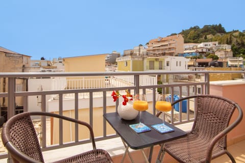 Balcony/Terrace, City view