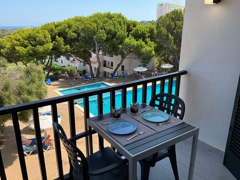 Vistas al mar y la piscina Appartement in Arenal d'en Castell