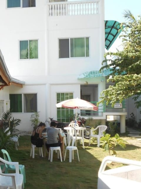 The Cronin Residences by Cocotel Bed and Breakfast in Oslob