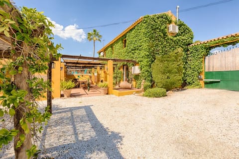 Property building, Facade/entrance, Garden