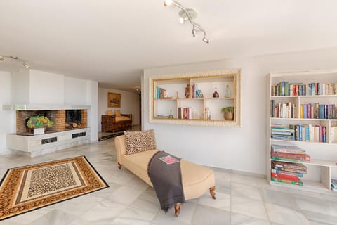 Lounge or bar, Seating area