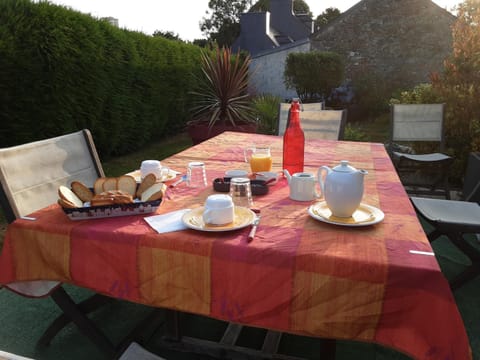 chambres d'hôtes les mésanges avec salle d'eau privative pdj compris Bed and Breakfast in Finistere