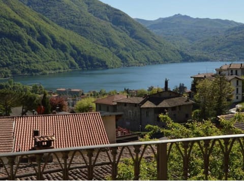 CASA VISTA LAGO E GIARDINO Haus in Porlezza