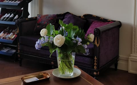 Lobby or reception, Decorative detail, Seating area