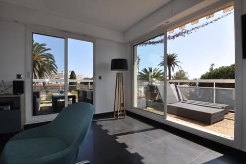 Gorgeous one-bedroom apartment with terrace and sea view -StayInAntibes- Bijou Plage Condominio in Antibes