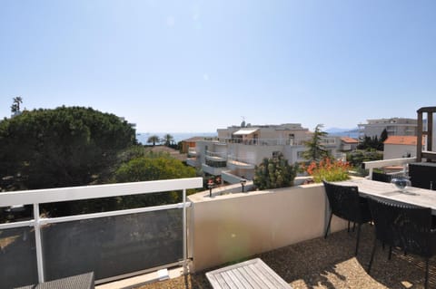 Gorgeous one-bedroom apartment with terrace and sea view -StayInAntibes- Bijou Plage Eigentumswohnung in Antibes