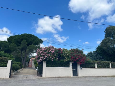 Studio indépendant calme pas loin du centre Apartment in Nimes