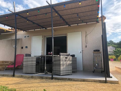 Patio, Dining area