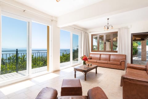 Day, View (from property/room), Balcony/Terrace, Living room, Seating area, Sea view