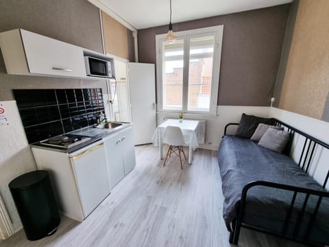 Bed, Kitchen or kitchenette, Photo of the whole room