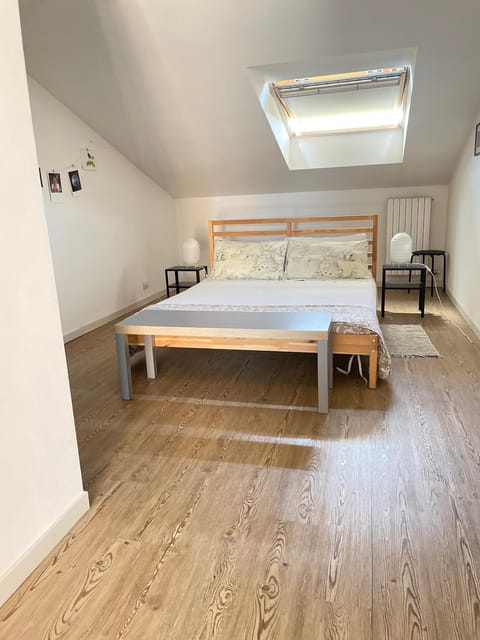 Bed, Photo of the whole room