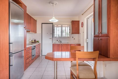 Kitchen or kitchenette, Dining area, pet friendly