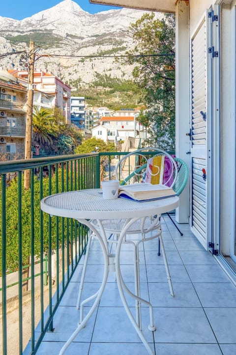 Balcony/Terrace, Mountain view