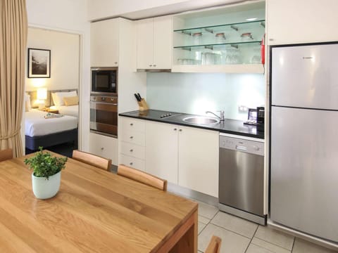 Kitchen or kitchenette, Photo of the whole room, Dining area