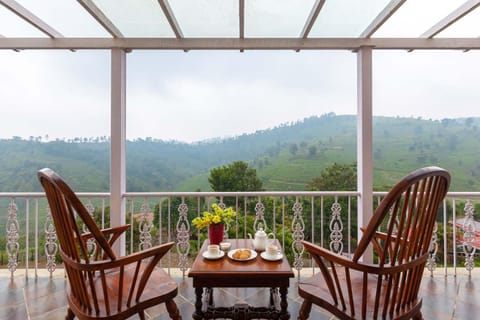 Yellow Tulip with Breakfast, BBQ Grill & Pet Home by StayVista Chalet in Kerala
